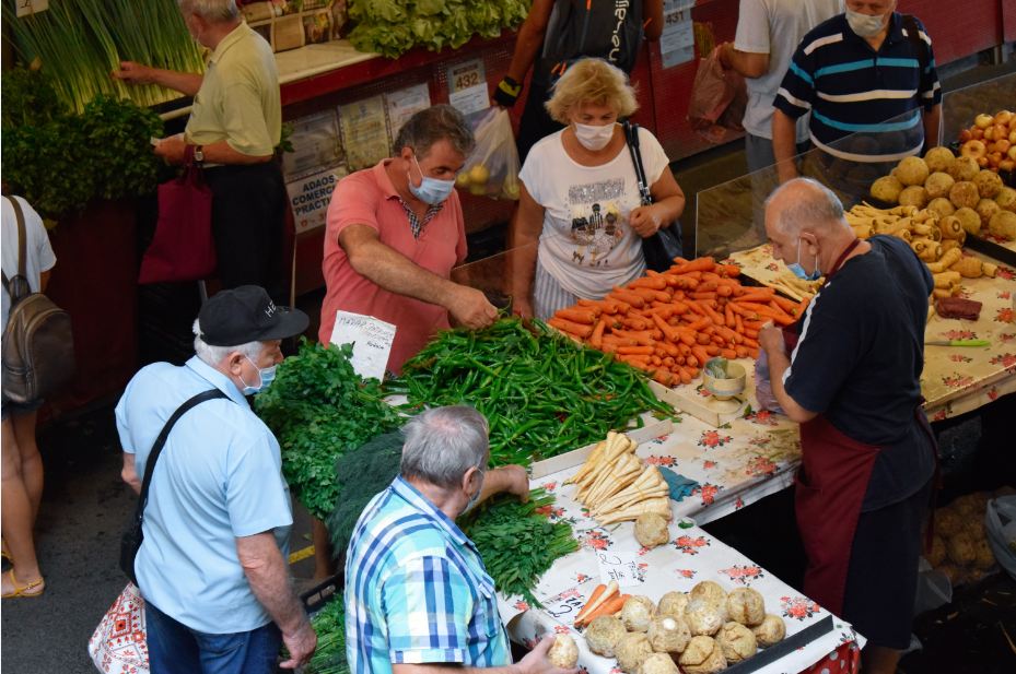 Pieţele agroalimentare ar trebui saturate cu produse româneşti. Avem multe pieţe goale. În România sunt puţin peste 500 de pieţe. Stiri agricole